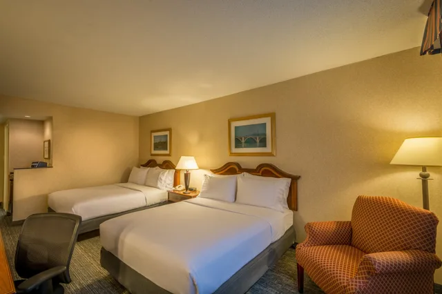غرفة قياسية بسريرين كوين لذوي الإعاقة، Holiday Inn Arlington at Ballston, an IHG Hotel 2/4