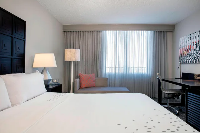 غرفة بسرير كينج، Renaissance Fort Lauderdale Marina Hotel 2/5