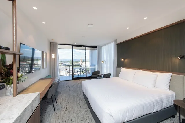 غرفة سوبيريور بسرير كينج، The George Glenelg 1/3