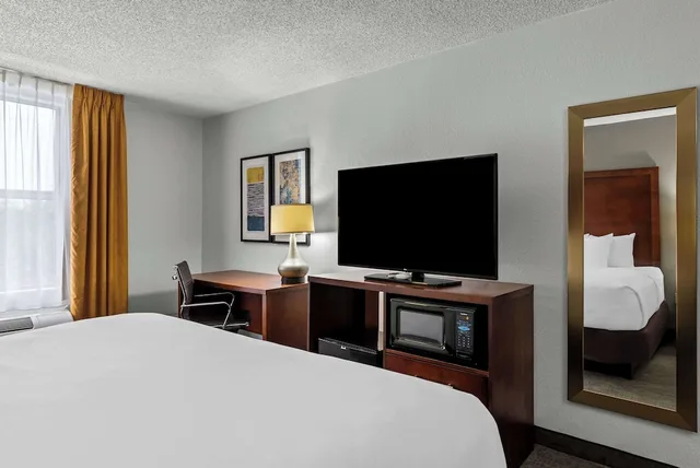 غرفة قياسية بسرير كينج مع أريكة، Comfort Inn Staunton 2/9