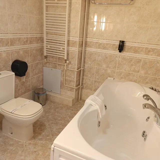 جناح تنفيذي، Metropol Hotel 5/5