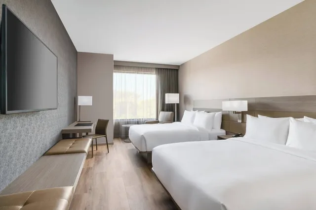 غرفة بسريرين كوين لذوي الإعاقة، AC Hotel Scottsdale North 1/3