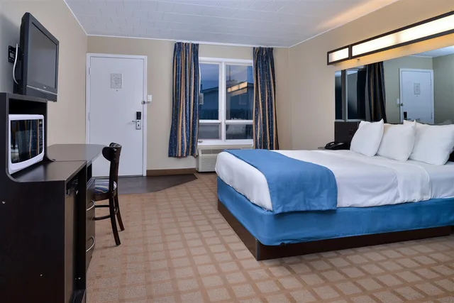 غرفة بسرير كوين، Canadas Best Value Inn St Catharines 1/4