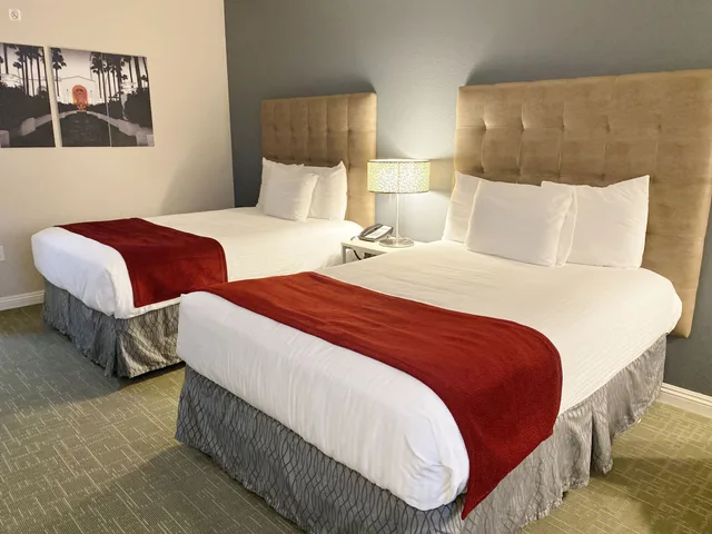 غرفة قياسية بسريرين كوين، Redac Gateway Hotel 2/3