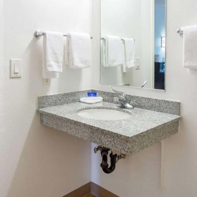 غرفة بسرير كوين لذوي الإعاقة، Motel6 Lincoln City, OR 10/10