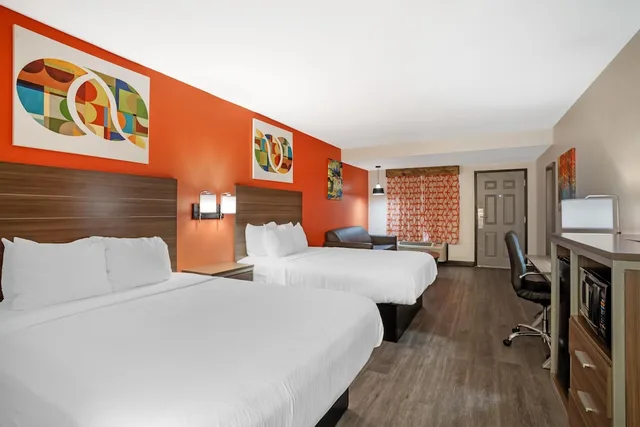 غرفة قياسية بسريرين كوين مع أريكة، Best Western Statesville Inn 4/9