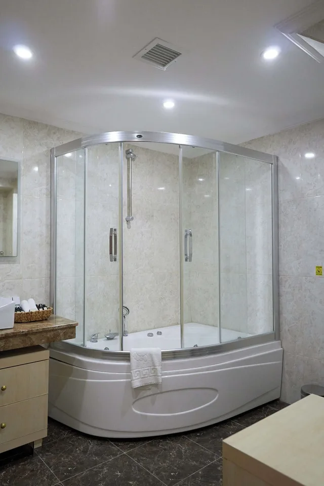 جناح بريميوم بسرير كينج بإطلالة على البحر بشرفة، Phellos Suites 5/5