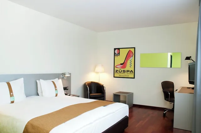 غرفة بريميوم ركنية بسرير كينج، Holiday Inn Zurich Messe 1/5