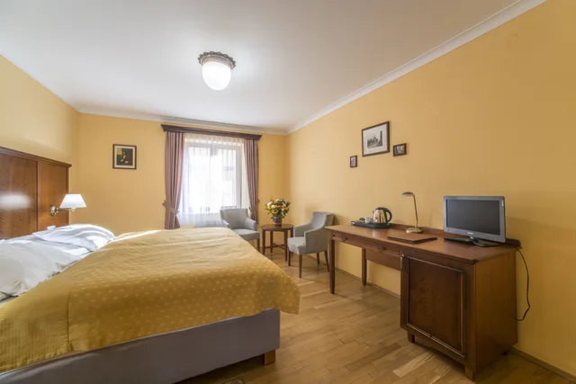 Room, Double Bed, Cerny Slon 1/10