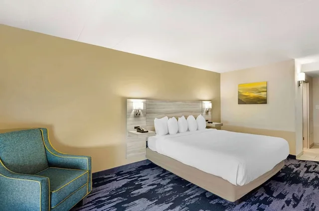 غرفة قياسية بسرير كينج، Best Western Plus Beckley Inn 2/6