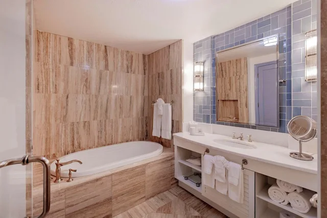 غرفة كلاسيكية بسرير كينج بإطلالة على المدينة بشرفة، The Seagate Hotel Spa 4/4