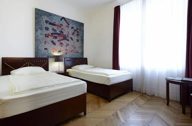غرفة كلاسيكية مفردة بسرير فردي بحمام خاص، Hotel Pension Museum 2/6