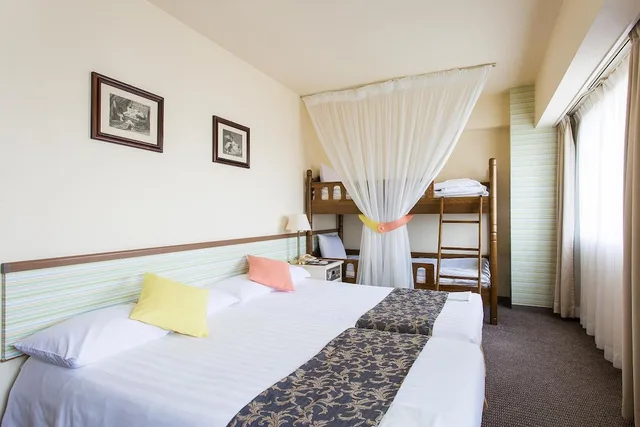 غرفة عائلية رباعية بسريرين منفصلين وسرير بطابقين، Hotel Francs 1/3