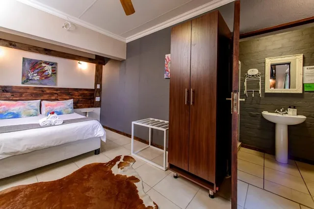 غرفة فاخرة بسرير كينج، Zebrina Guest House 4/5