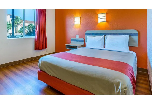 1 Queen Bed - ADA/RI Shower/Non-Smoking، Motel6 Beatty, NV - Death Valley 4/10