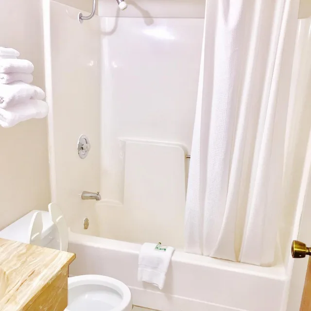 غرفة بسريرين كوين وسرير كوين، Lyons Inn 2/2