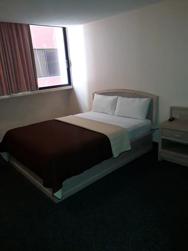 غرفة قياسية بسرير كوين، Corona Plaza Hotel 4/10