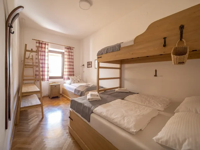 1 Bedroom, Apartment, Queen and Twin Beds, Apartment House Berghi Ii 3/10