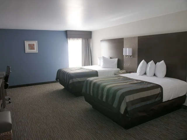 غرفة بسريرين كوين، Wingate by Wyndham Louisville Fair and Expo 1/4