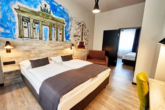 غرفة ثلاثية، Urban Home Hotel 1/6