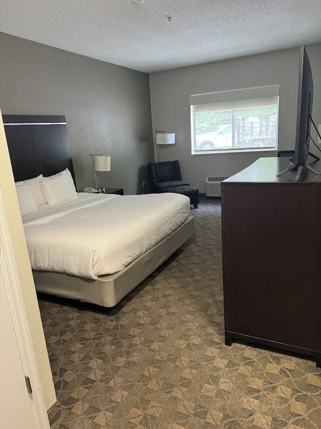 غرفة قياسية بسرير كينج، Comfort Inn Huntington Near University Area 1/5