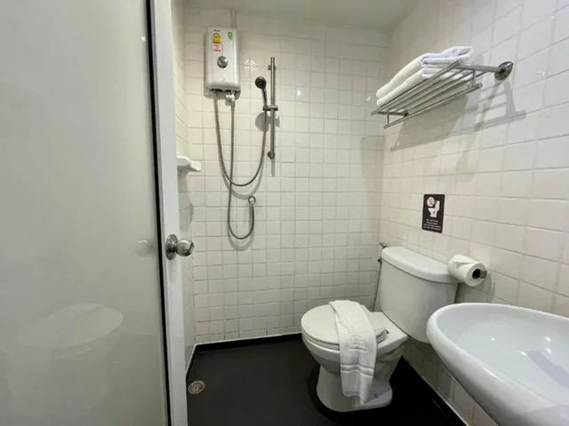 Standard, Double Bed, No Window, Smoking، My Hotel Pratunam 2/4