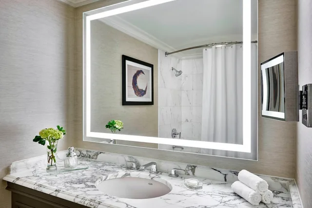غرفة بريميير بسريرين مزدوجين بإطلالة على المدينة، The Ritz Carlton Tysons Corner 2/2