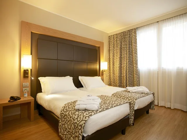 غرفة بسرير مزدوج أو سريرين منفصلين، Virginia Palace Hotel 2/3