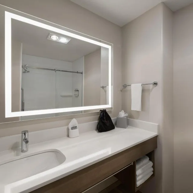 جناح بسرير كينج بجاكوزي، Holiday Inn Express Hotel And Suites Paso Robles 7/8