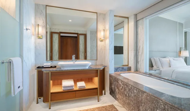 Westin, Club, Guest Room, 2 Double Beds, Club Lounge Access، The Westin Surabaya 9/10