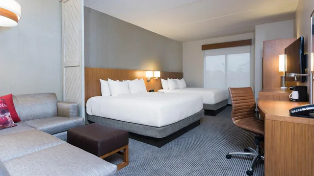 غرفة بسرير كينج وسريرين كينج، Hyatt Place Ann Arbor 1/1