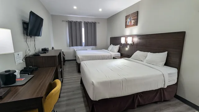 غرفة قياسية بسريرين كوين، Econo Lodge Cochrane ON 1/2