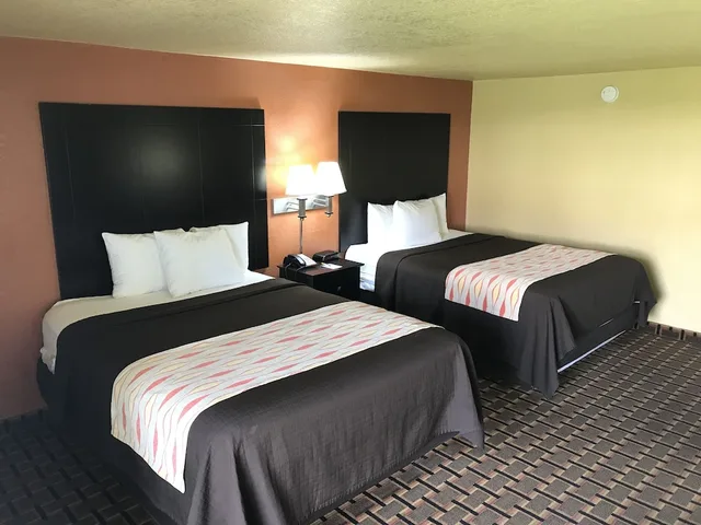 غرفة قياسية بسريرين كوين، Days Inn by Wyndham Joplin 1/9