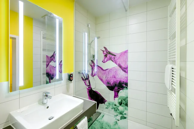 غرفة عائلية بسرير كوين وسرير بطابقين، Felix Hotel Kaufbeuren 1/3