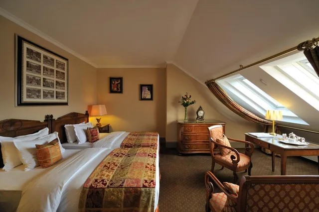 Duplex, Hotel de La Cigogne Geneva 1/2