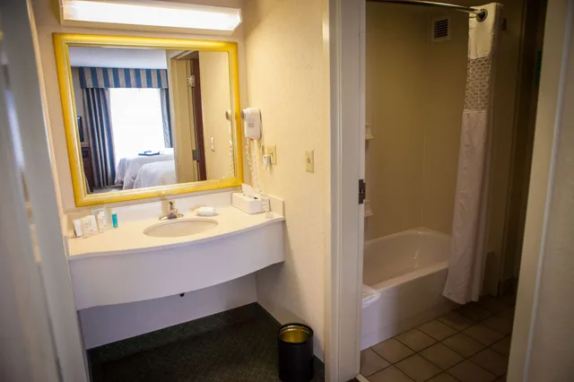 Suite, 2 Queen Beds, Hampton Inn And Suites Springfield Southwest 2/2