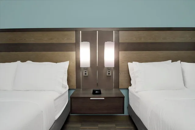 جناح بسريرين كوين مع أريكة، Holiday Inn Express & Suites Lake Charles South Casino Area 5/10