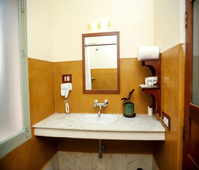 غرفة بريميوم بسرير كينج، Mango Hill La Serene Pondicherry 2/2