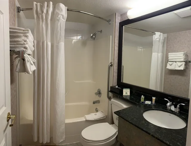 Standard, 2 Queen Beds, Prestige Aberdeen Lodge Kamloops 5/5