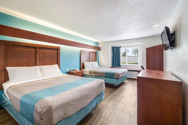 غرفة بسريرين كوين للمدخنين، Golden Isles Inn & Suites Brunswick South 4/6