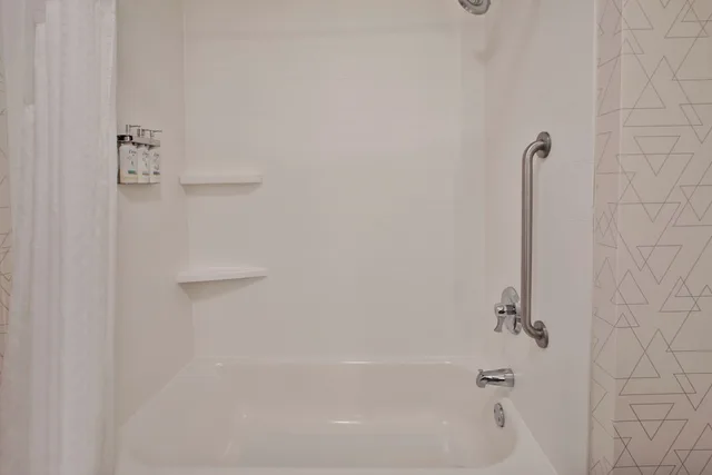 جناح بسريرين كوين، Holiday Inn Express Hotel And Suites Buffalo 4/4