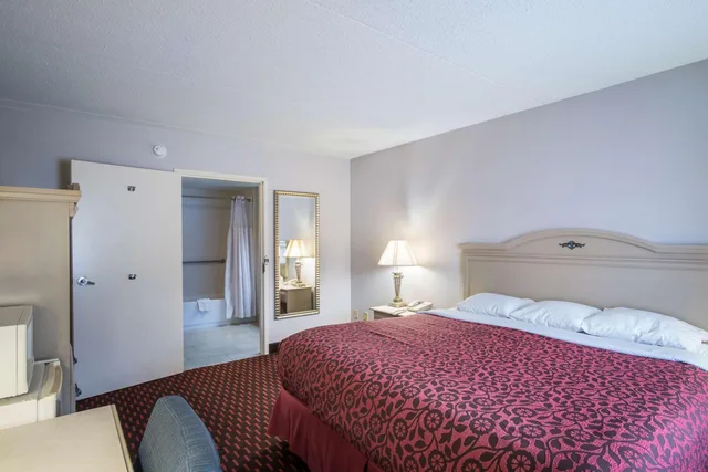 1 King Bed - Mobil Access Tub Nsmk Micfridg، Motel6 London, KY 2/10