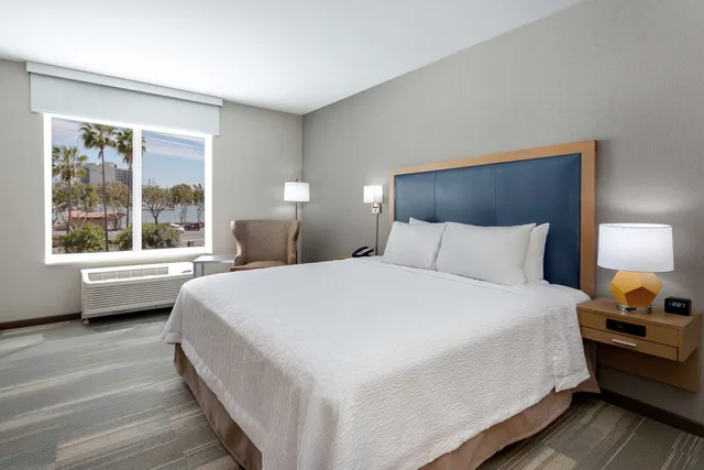 Room, King Bed, Water View، Hampton Inn and Suites San Diego Airport Liberty Station 1/4