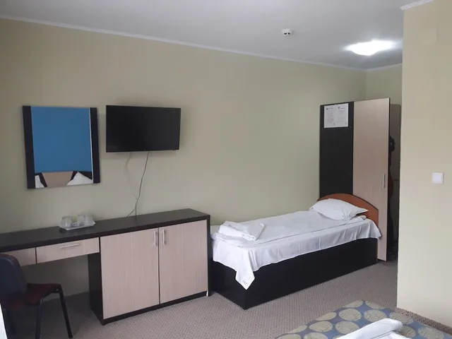 غرفة قياسية ثلاثية بثلاثة أسرّة، Hotel Iri 9/10