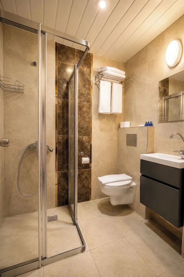 غرفة قياسية بسرير مزدوج أو سريرين منفصلين، Hawaii Suite Beach Hotel 8/8