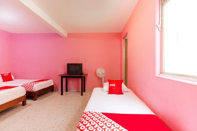 Standard Quintuple، OYO Hotel Emperador, Oaxaca 1/5