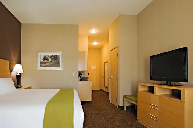 غرفة قياسية بسرير كينج لذوي الإعاقة، Holiday Inn Express Hotel And Suites Borger 1/2