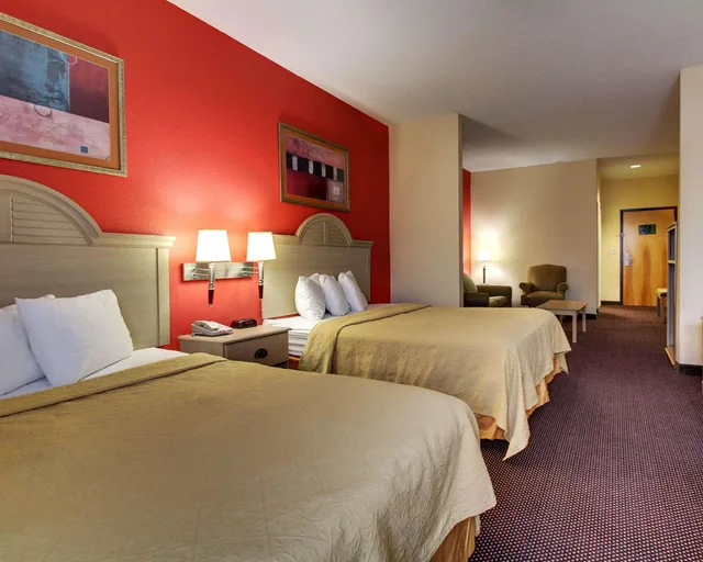 جناح بسرير كوين، Quality Inn & Suites Hattiesburg North 1/1