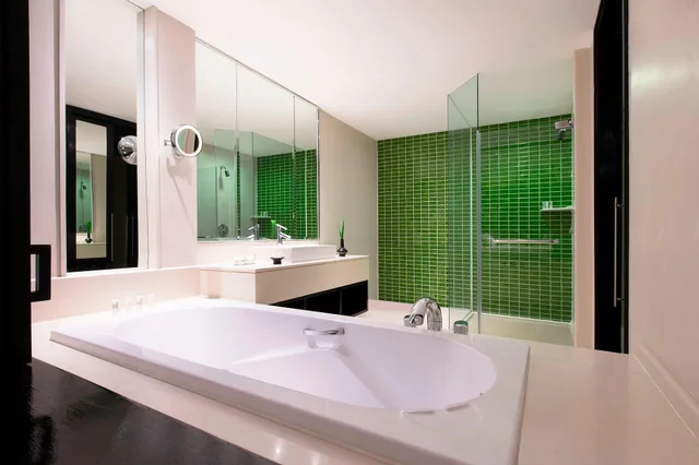 غرفة بسريرين مزدوجين بإطلالة على الحديقة بشرفة، Le Meridien Chiang Rai Resort 3/3