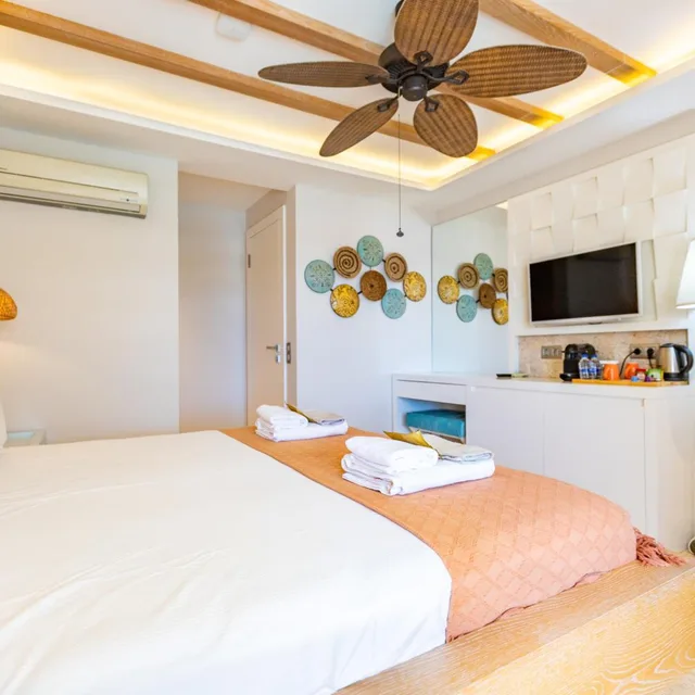 غرفة بسرير مزدوج بإطلالة على البحر، Kalkan Saray Suites Hotel 2/10